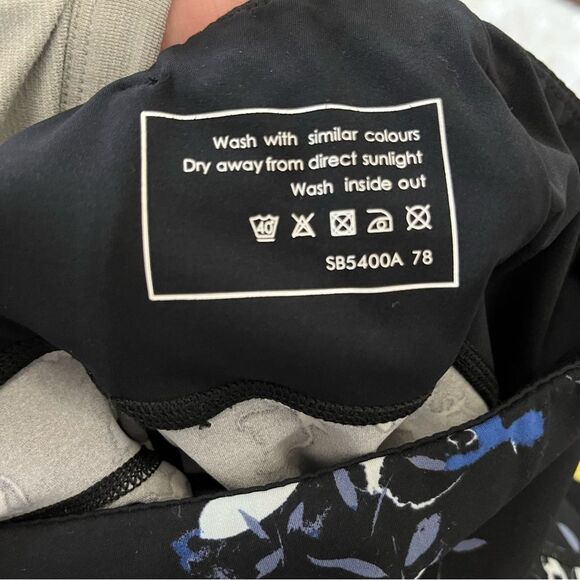 Sweaty Betty Power 7/8 Pocket Leggings Black Blue Floral Print Size Small - Picture 5 of 7